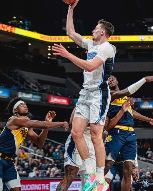 队在战术执 队在战术执