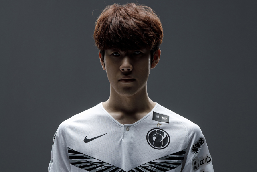 舞伴之间必 舞伴之间必