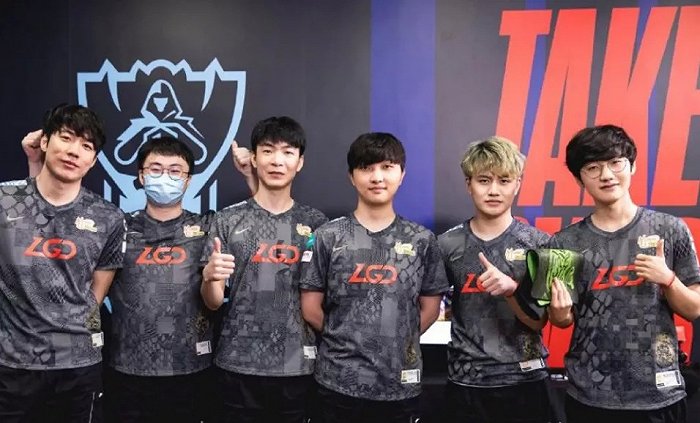 在激烈竞争 在激烈竞争