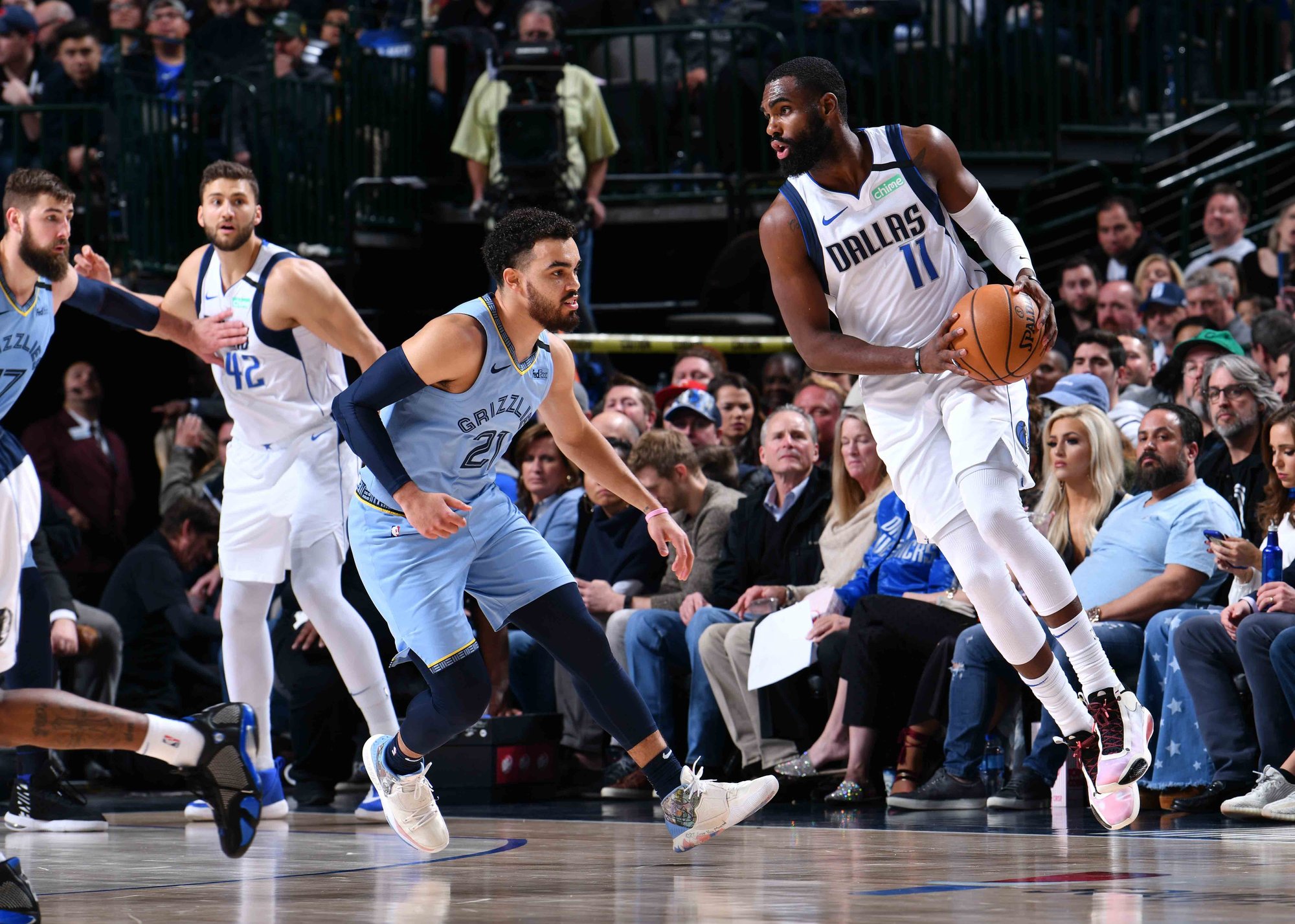 申花中后场 申花中后场